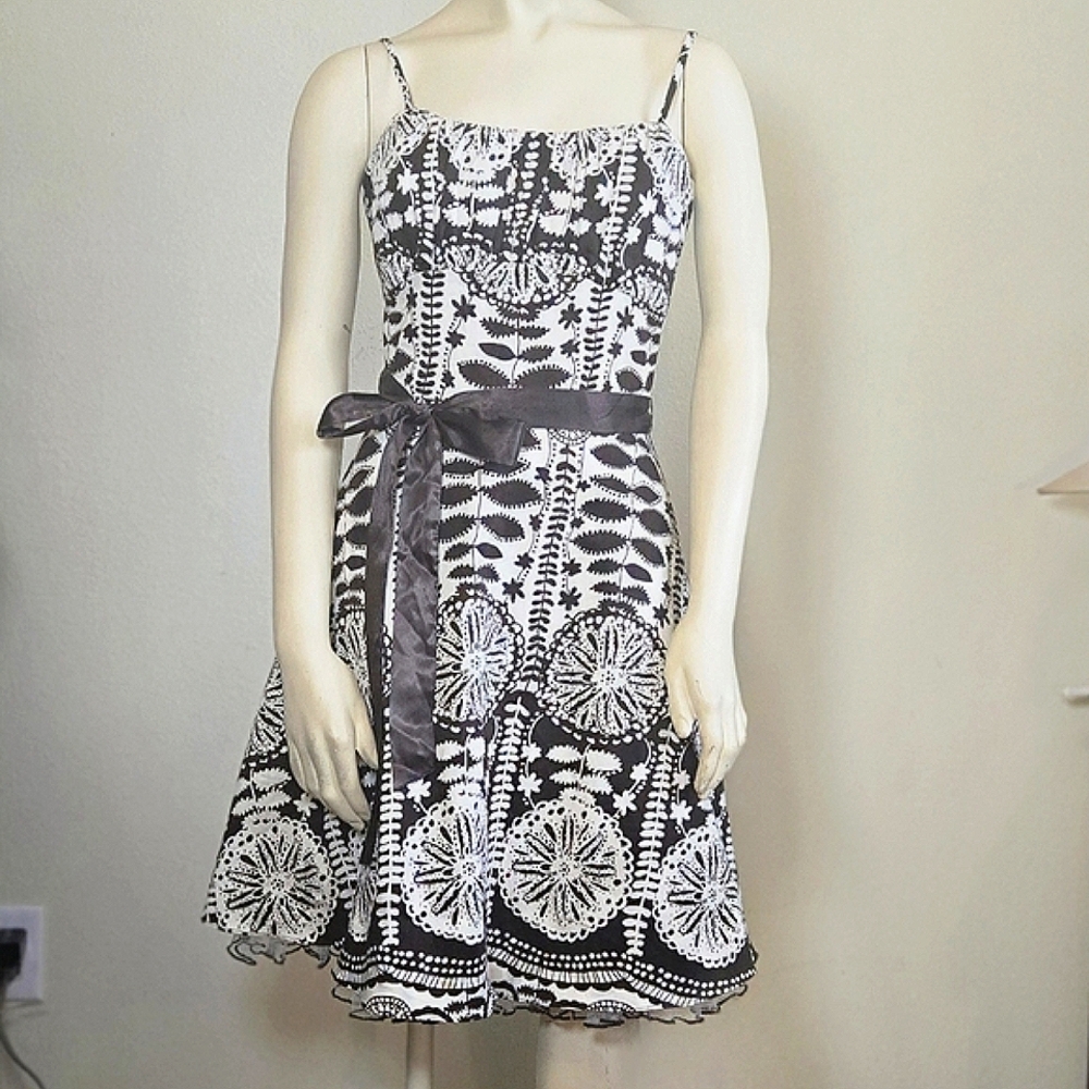 Alyn Paige New York Black & White Botanical Print Dress